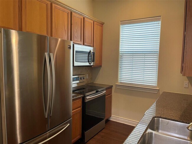 Foto del edificio - 9041 Creekstone Lake Dr