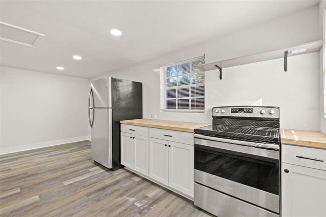 Foto del edificio - 3817 W Bay to Bay Blvd