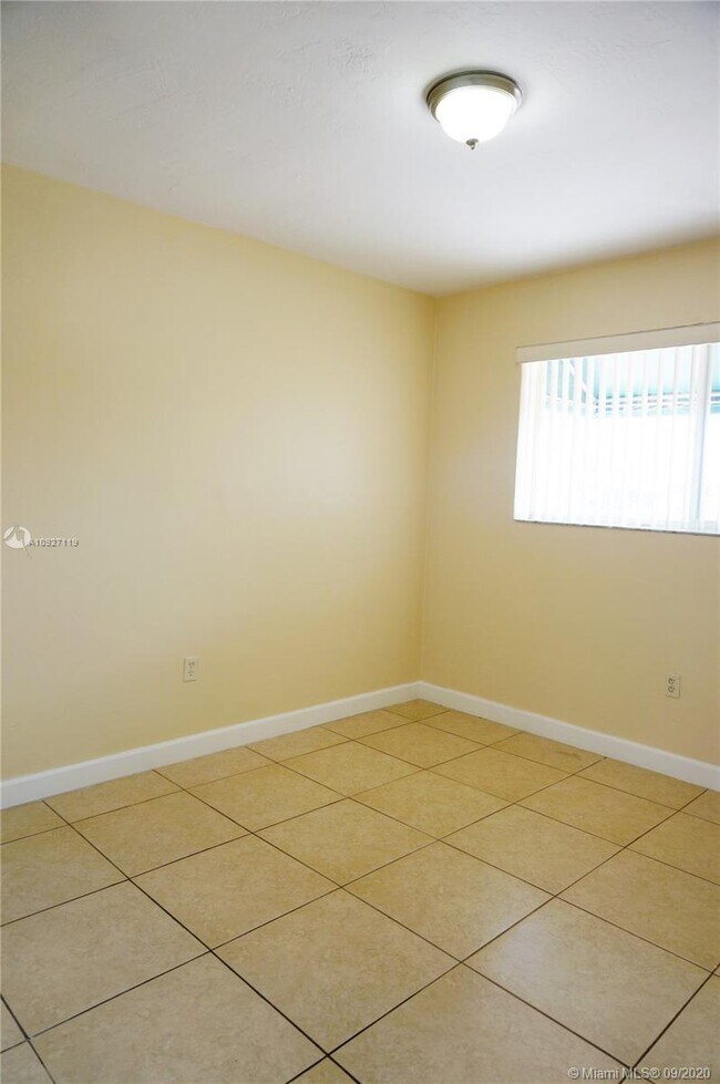 Foto del edificio - 2335 NW 7th St