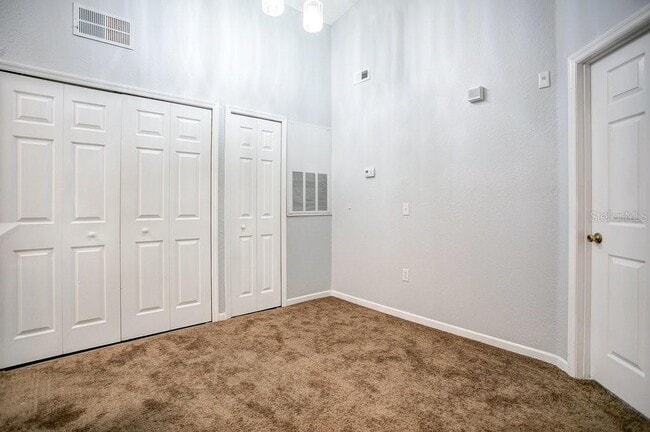 Building Photo - 8301 Elm Park Dr