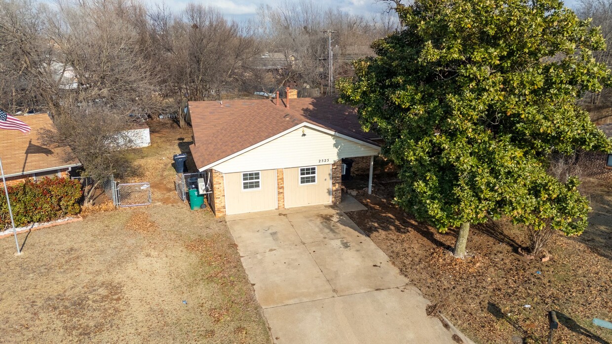 Primary Photo - 5 Bedroom House Available OKC