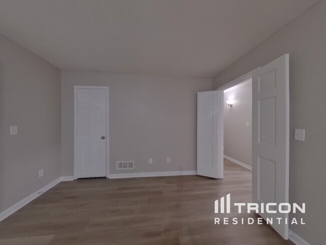 Foto del edificio - 4539 Riverwood Cir