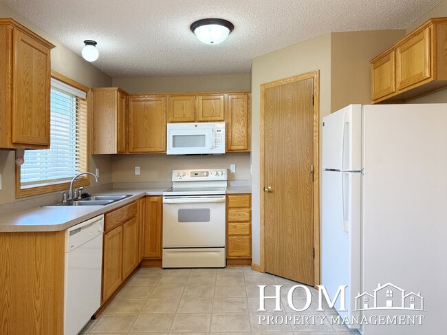 Building Photo - 421 Tanager Path