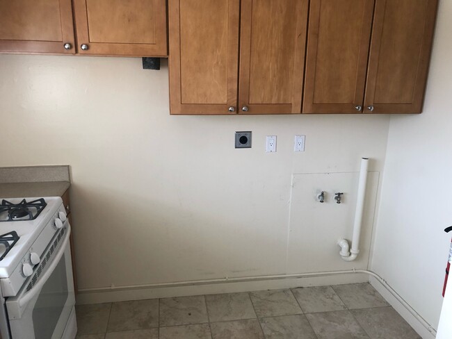 Building Photo - 1571 Pershing Dr