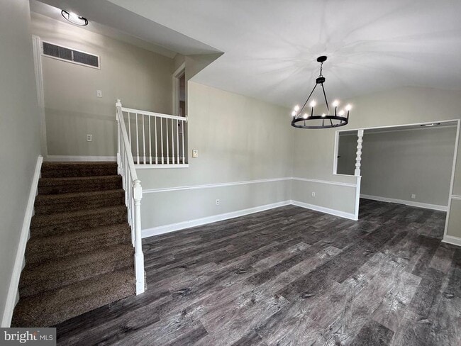 Building Photo - 417 Greenview Dr