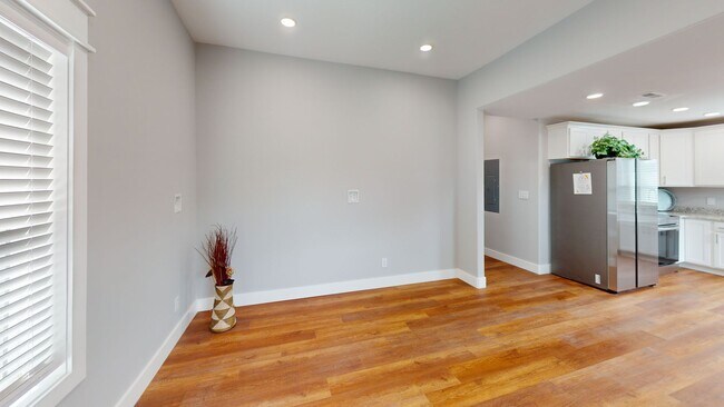 Foto del edificio - 1310 Forest Ave