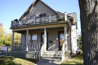 Building Photo - 115 S W Ave