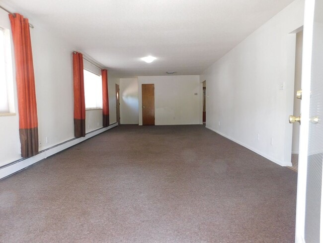 Building Photo - TWO WEEKS FREE RENT!