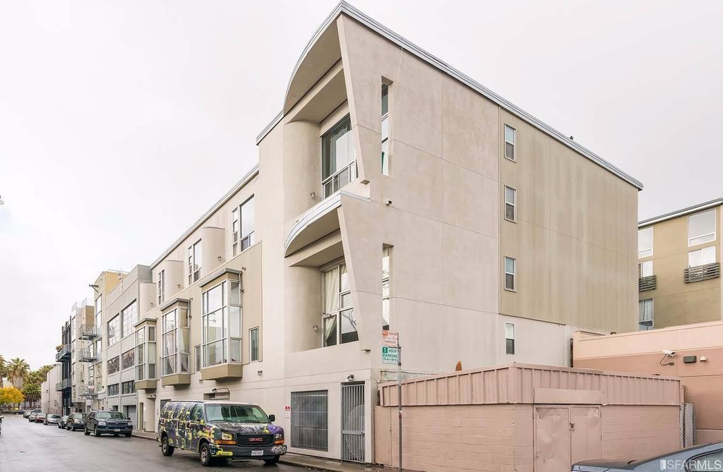 Primary Photo - 1 Bed + 1 Loft Bedroom, 2 Bath - Sunny SOM...