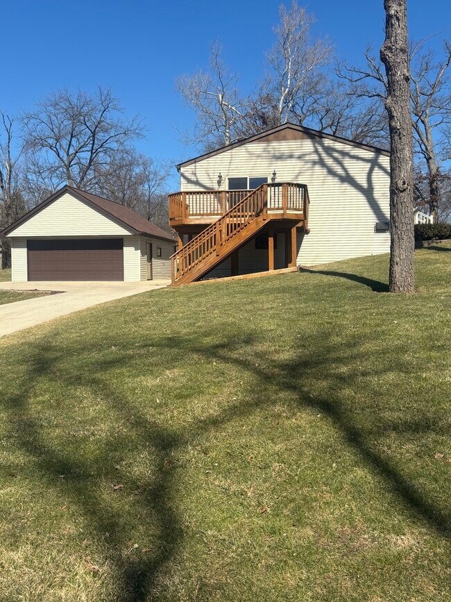 Foto del edificio - 7718 Butternut Ct