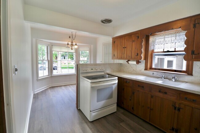 Foto del edificio - 1111 S Washington Ave