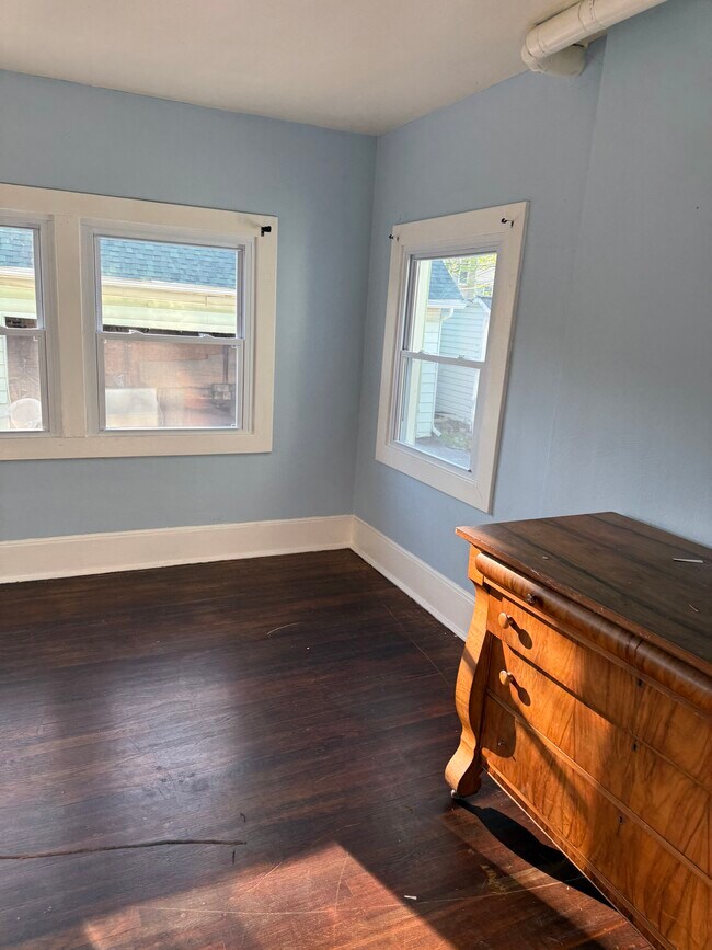 Foto del edificio - 1324 W 108th St