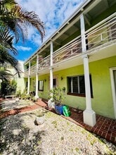Building Photo - 2830 Pine Tree Dr