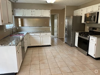 Building Photo - 507 Eaglecreek Dr
