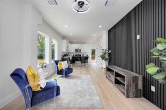 Building Photo - 2112 Des Chaumes St