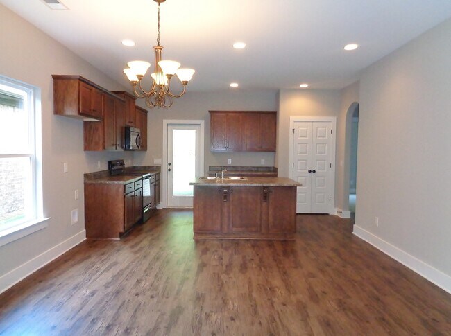 Building Photo - Beautiful Home for Rent in Lake Cyrus... A...
