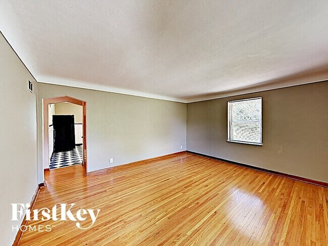 Foto del edificio - 11251 Old Halls Ferry Rd