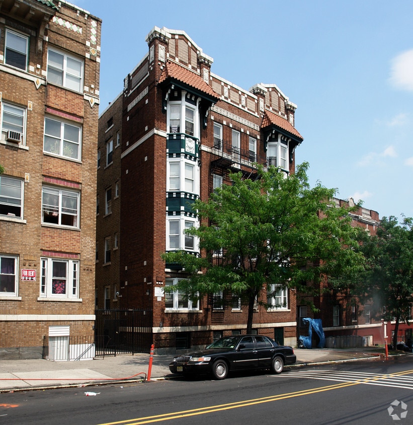 Building Photo - 99 2nd Ave