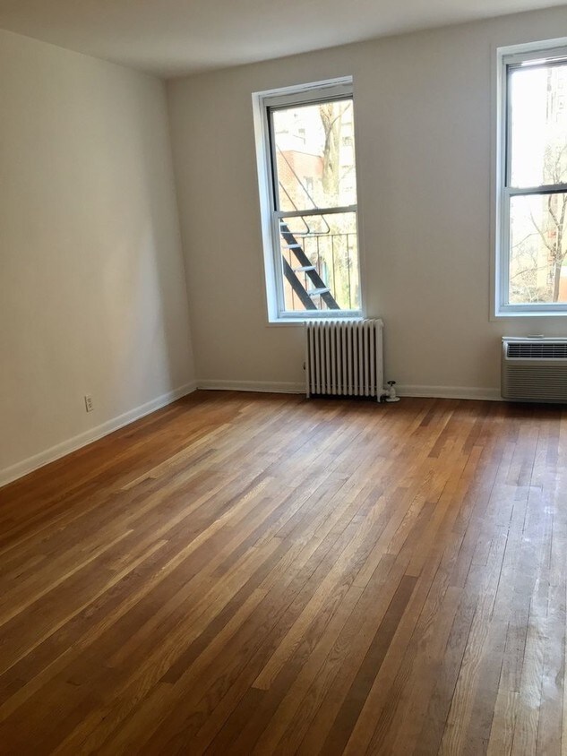 Foto principal - 1616 York Ave