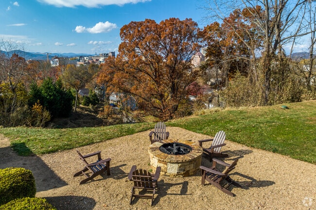 Fire Pit - Woodberry Apartments