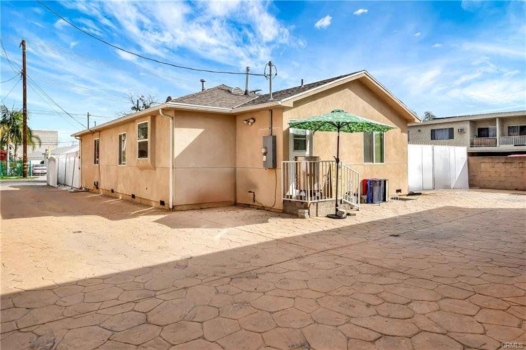 Primary Photo - 6825 Simpson Avenue, Los Angeles, CA 91605...