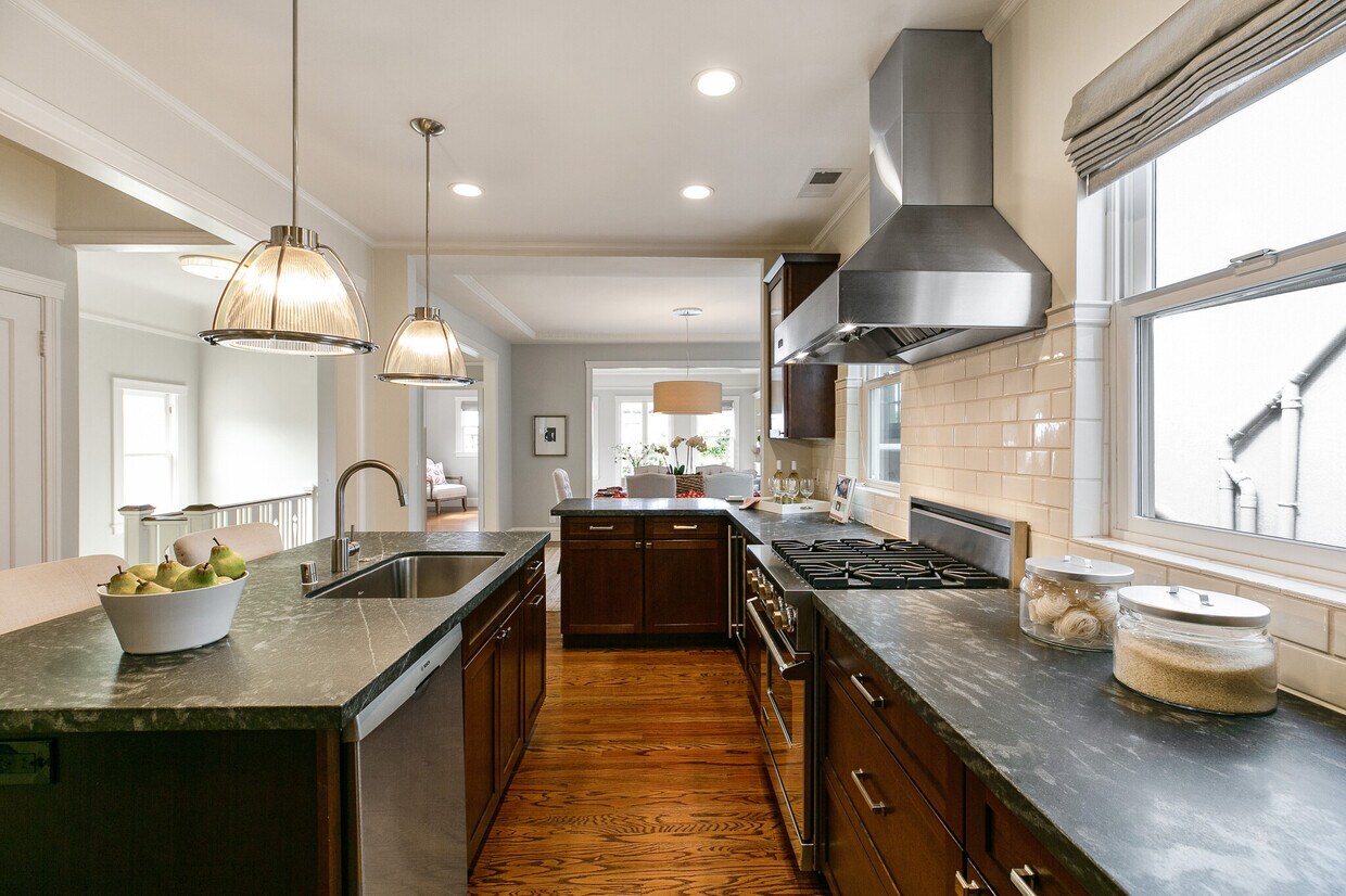 Primary Photo - 2023 Jefferson St