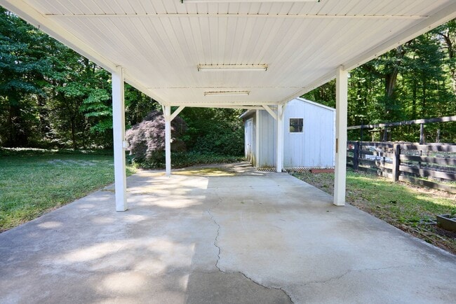 Foto del edificio - Stylish 3BR/1BA Home with Yard Near BeltLine & City Access