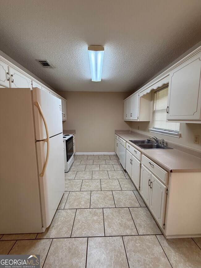 Foto del edificio - 504 Woodbridge Rd