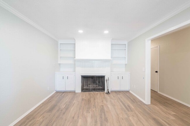 Building Photo - Newly renovated 3 bed, 2 bath! Great location! Schedule a tour today!