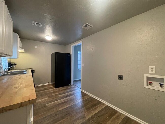 Foto del edificio - 824 NW 45th St