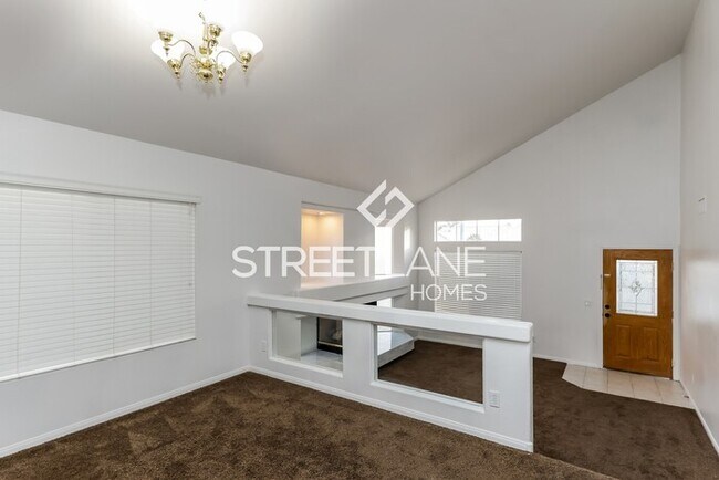 Building Photo - 4 Bedroom in Las Vegas!
