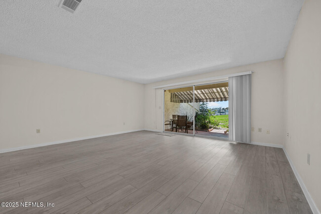 Foto del edificio - 14750 Beach Blvd