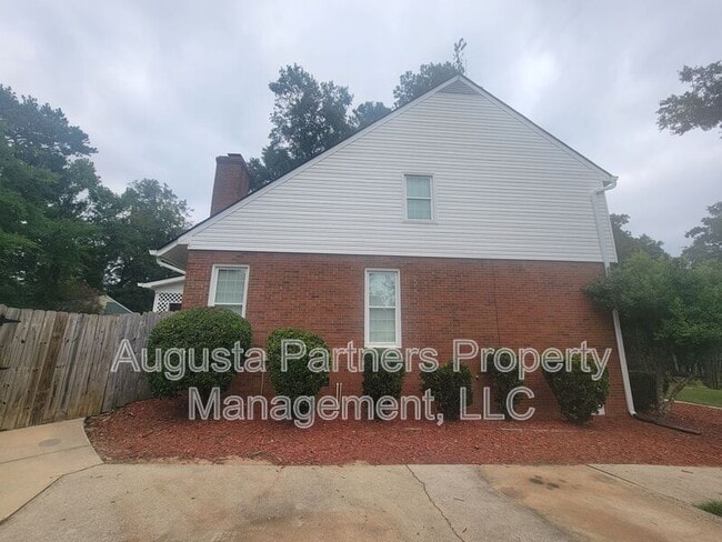Building Photo - 288 Wakefield Ln S