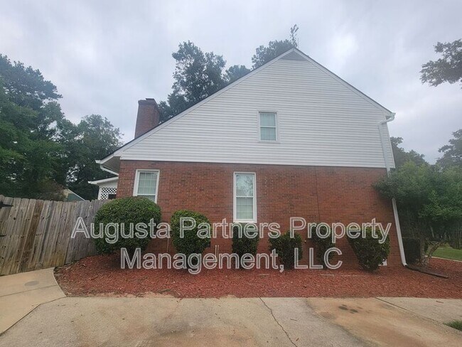Foto del edificio - 288 Wakefield Ln S