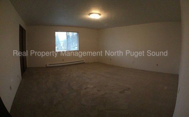 Building Photo - 7404 Rainier Dr
