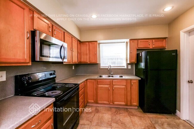 Building Photo - 5430 SW 21st St