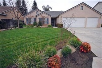 Building Photo - 2706 E Pryor Dr