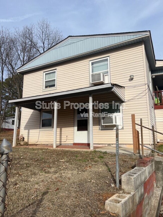 Building Photo - 415 Hudson St