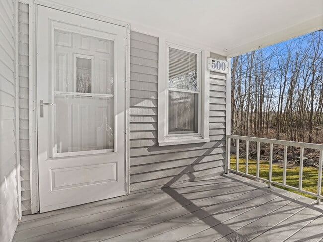 Foto del edificio - 500 Sport Hill Rd