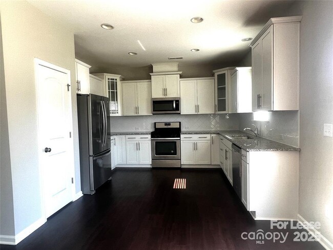 Building Photo - 4127 Woolcott Ave