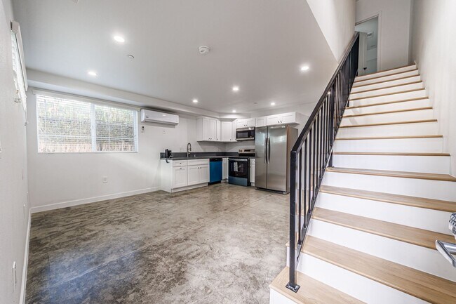 Foto del edificio - Brand-New Luxury Townhomes in NoHo