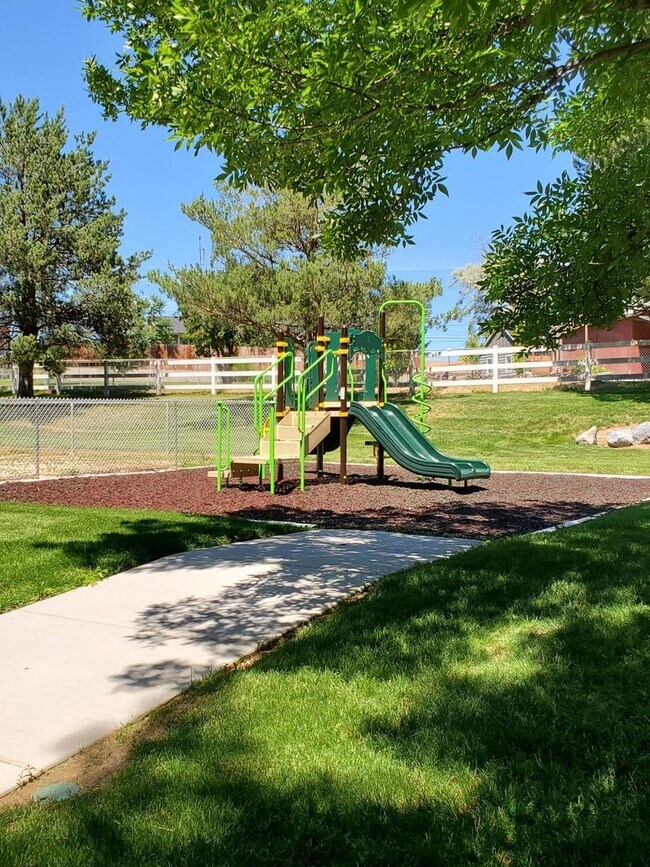 Building Photo - 2320 Sunnybrook Dr