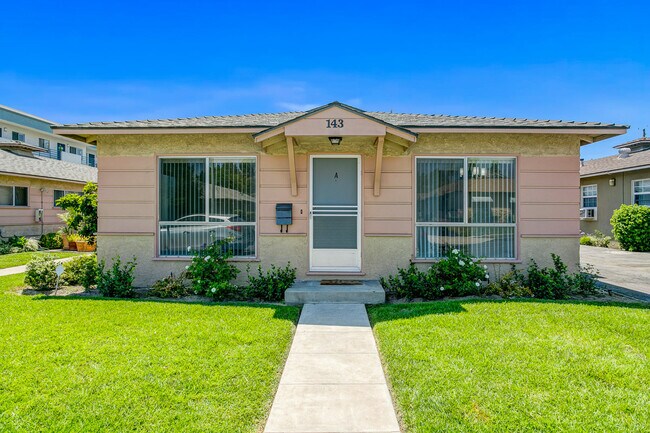 Building Photo - 143 N Beachwood Dr