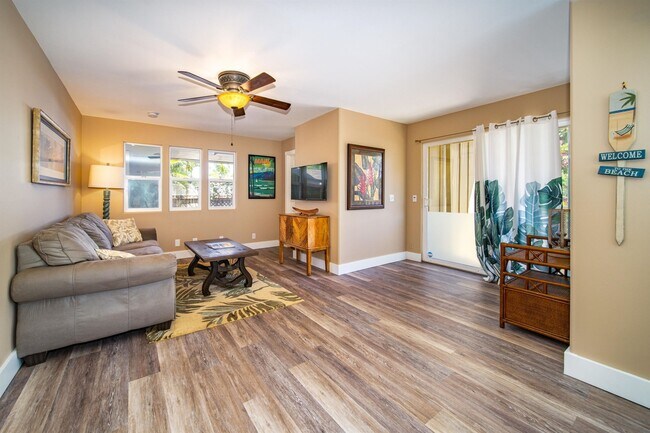 Sala de estar con bonita iluminación - 30 Kaikane Pl