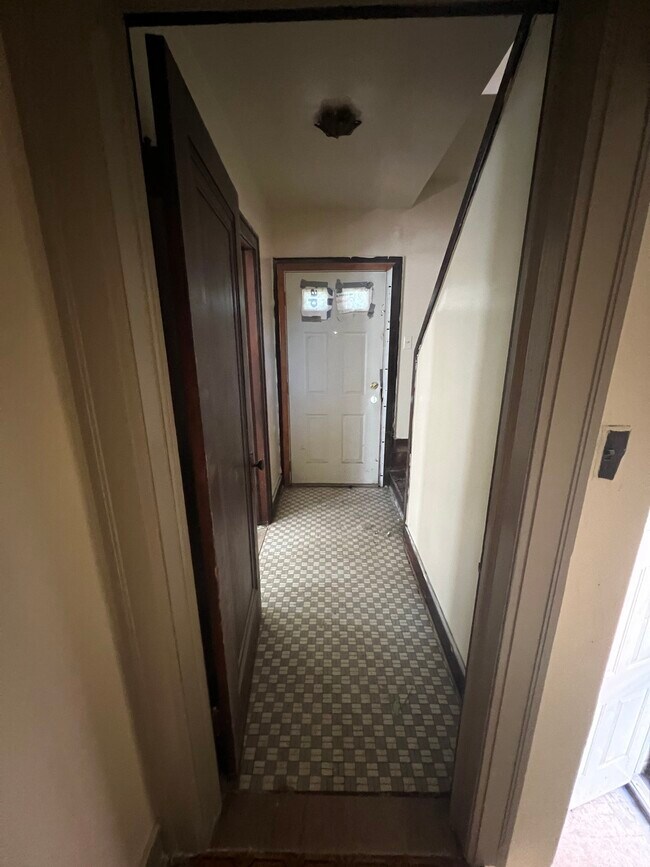 Foto del edificio - 18540 Russell, Unit 1