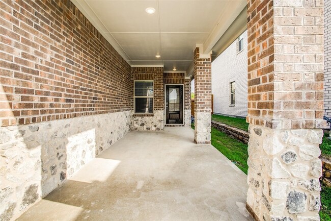 Building Photo - 612 McKenna Dr