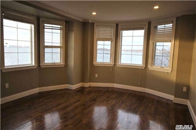 Foto del edificio - 120-51 Sunrise Ct