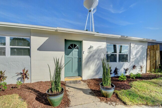 Building Photo - 5710 Driftwood St