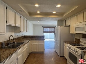 Building Photo - 35 Alcoba