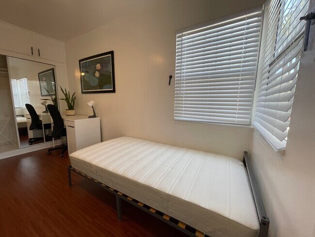 Foto del edificio - 2901 Kenwood Ave